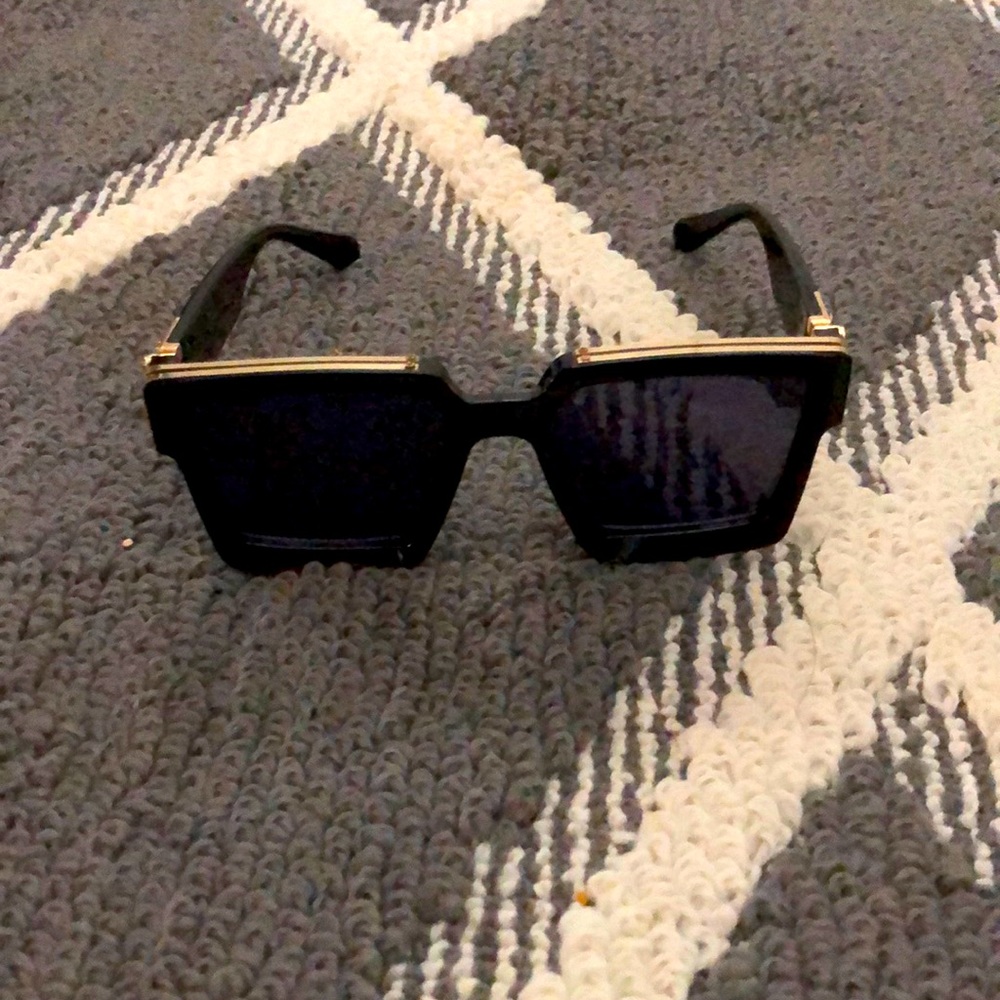 Sheen Kelly oversized sunnies